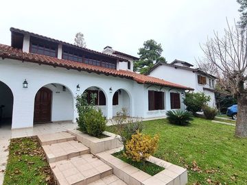 VENTA CASA ARANJUEZ 4 AMB - PILETA - Escobar