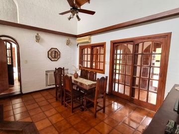 VENTA CASA ARANJUEZ 4 AMB - PILETA - Escobar