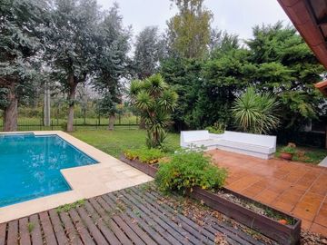 VENTA CASA ARANJUEZ 4 AMB - PILETA - Escobar