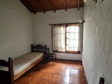 VENTA CASA ARANJUEZ 4 AMB - PILETA - Escobar