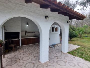 VENTA CASA ARANJUEZ 4 AMB - PILETA - Escobar