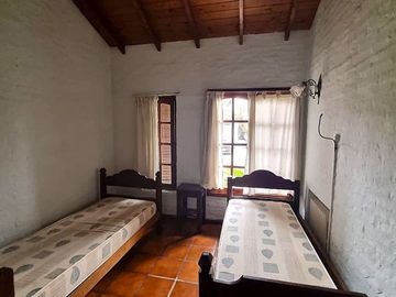 VENTA CASA ARANJUEZ 4 AMB - PILETA - Escobar