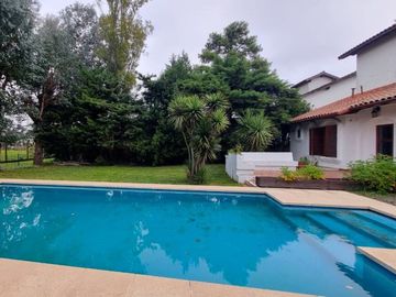 VENTA CASA ARANJUEZ 4 AMB - PILETA - Escobar