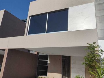 CASA EN VENTA EN PUEBLA EN LA ANTIGUA CEMENTERA