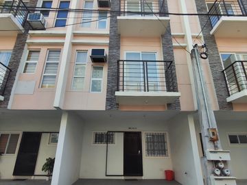For Sale 3 Storey 5 Bedroom Townhouse in  Marulas, Valenzuela City KSA