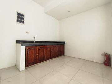 For Sale 3 Storey 5 Bedroom Townhouse in  Marulas, Valenzuela City KSA