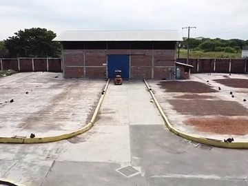 SE VENDE EXCELENTE PROPIEDAD INDUSTRIAL/COMERCIAL 22.000M2 - DURÁN