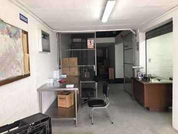 Venta de bodega con oficina - Sector Las Casas - Quito DM.