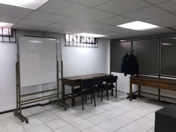 Venta de bodega con oficina - Sector Las Casas - Quito DM.