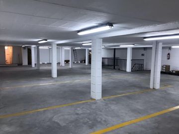 Venta de bodega con oficina - Sector Las Casas - Quito DM.