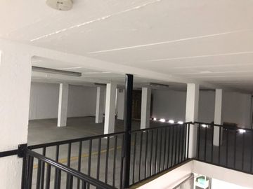 Venta de bodega con oficina - Sector Las Casas - Quito DM.