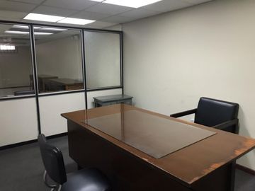 Venta de bodega con oficina - Sector Las Casas - Quito DM.