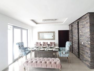 En venta moderna y amplia casa 595m2- Vereda del Rio