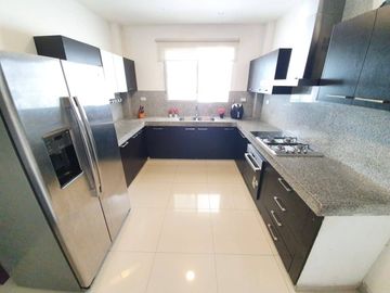 En venta moderna y amplia casa 595m2- Vereda del Rio
