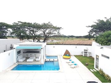 En venta moderna y amplia casa 595m2- Vereda del Rio