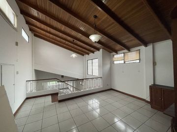 EN VENTA CASA- IDEAL OFICINAS, RESTAURANTES 500MTS- KENNEDY NORTE