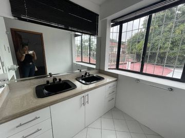 EN VENTA CASA- IDEAL OFICINAS, RESTAURANTES 500MTS- KENNEDY NORTE