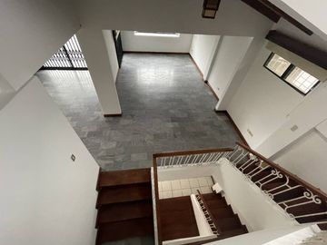 EN VENTA CASA- IDEAL OFICINAS, RESTAURANTES 500MTS- KENNEDY NORTE