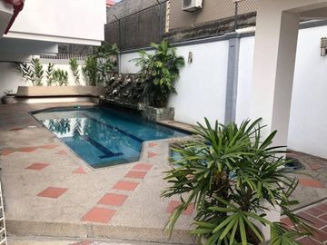 EN VENTA CASA- IDEAL OFICINAS, RESTAURANTES 500MTS- KENNEDY NORTE
