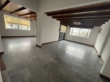 EN VENTA CASA- IDEAL OFICINAS, RESTAURANTES 500MTS- KENNEDY NORTE