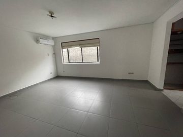 EN VENTA CASA- IDEAL OFICINAS, RESTAURANTES 500MTS- KENNEDY NORTE