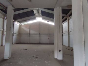 VENTA LOCAL- BODEGA 350M2- AV. NICOLAS LAPENTI- DURAN -EC.