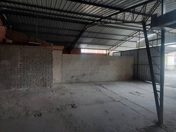 En venta terreno esquinero 567m2- Uso comercial/Residencial-Cuenca, Azuay