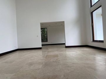 HERMOSA PROPIEDAD EN SANTA INÉS - CUMBAYÁ
