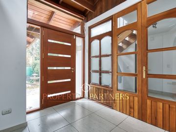 🏠🔑 Arriendo Casa en La Reina: 4 Dormitorios, Jardín Amplio