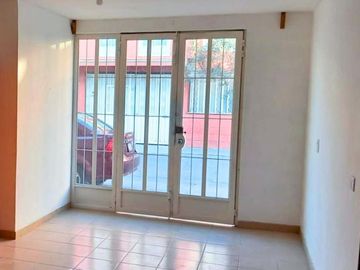 Casa con Locales Comerciales en Venta