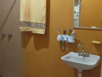 Casa con Locales Comerciales en Venta