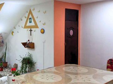 Casa con Locales Comerciales en Venta