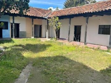 Propiedadcon ubicación privilegiada en el centro con locales comerciales