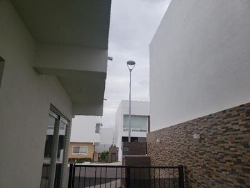 SE VENDE CASA EN ZIBATA QUERETARO