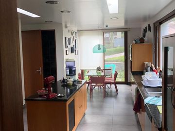 Venta Espectacular Casa de 5 dormitorios en Urbanización Pillagua. Sector Santa Ines. Cumbayá. JS