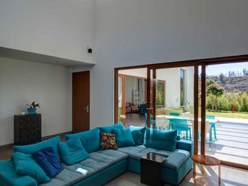 Venta Espectacular Casa de 5 dormitorios en Urbanización Pillagua. Sector Santa Ines. Cumbayá. JS