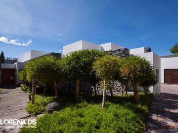 Venta Espectacular Casa de 5 dormitorios en Urbanización Pillagua. Sector Santa Ines. Cumbayá. JS