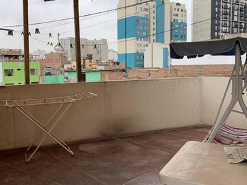 OCASION!!! VENDO CASA DE 3 PISOS MAS AZOTEAEN BREÑA LIMITE CON PUEBLO LIBRE