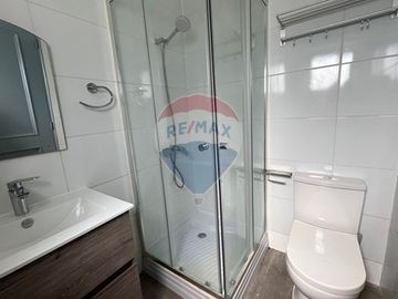 Moderna y remodelada casa en sector tranquilo