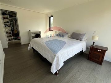 Moderna y remodelada casa en sector tranquilo