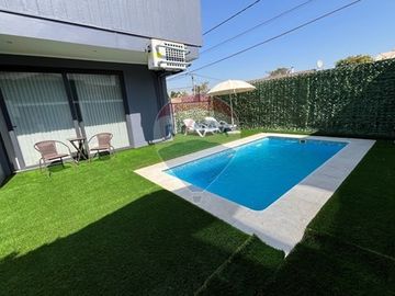 Moderna y remodelada casa en sector tranquilo