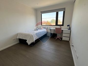 Moderna y remodelada casa en sector tranquilo