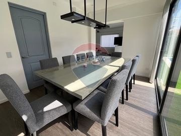 Moderna y remodelada casa en sector tranquilo