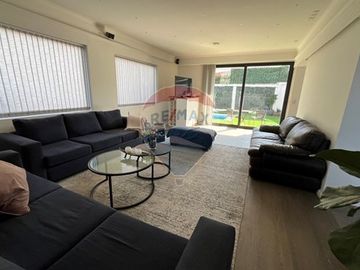 Moderna y remodelada casa en sector tranquilo