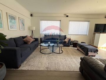 Moderna y remodelada casa en sector tranquilo