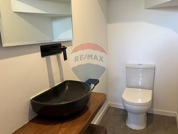 Moderna y remodelada casa en sector tranquilo