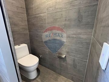 Moderna y remodelada casa en sector tranquilo