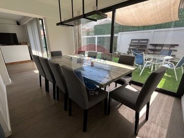 Moderna y remodelada casa en sector tranquilo