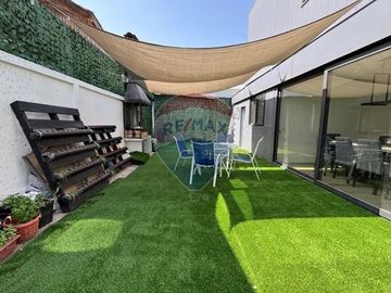 Moderna y remodelada casa en sector tranquilo
