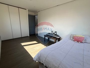 Moderna y remodelada casa en sector tranquilo